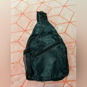 Skull Sling Bag 💀NWOT💀
